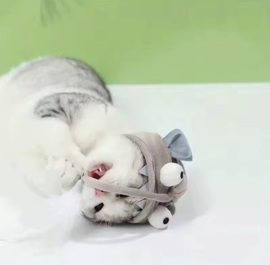 Funny Angler Fish Cat Hat with Toy Attachment – Interactive Pet Costume for Playtime and Photos